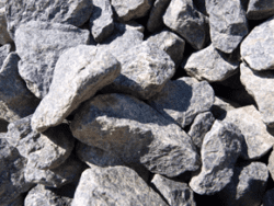 Granitskærver (Sorte eller grå) DSB skærver 32-64 mm (Drive in) 1/4 m3 ca. 425 kg.