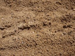 Harpet sand / Brolægger sand 0-8 mm (Drive in) 0.25 M3 CA 400 KG